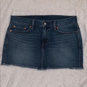 Levi’s mini skirt